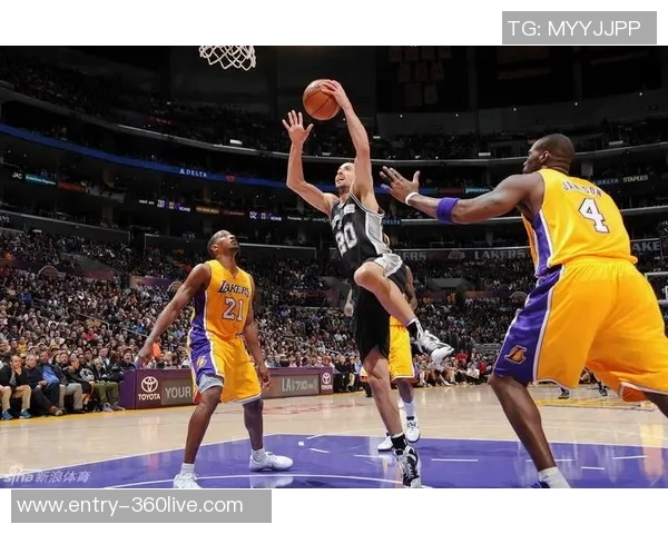 吉诺比利与湖人对决的经典瞬间回顾与战术分析